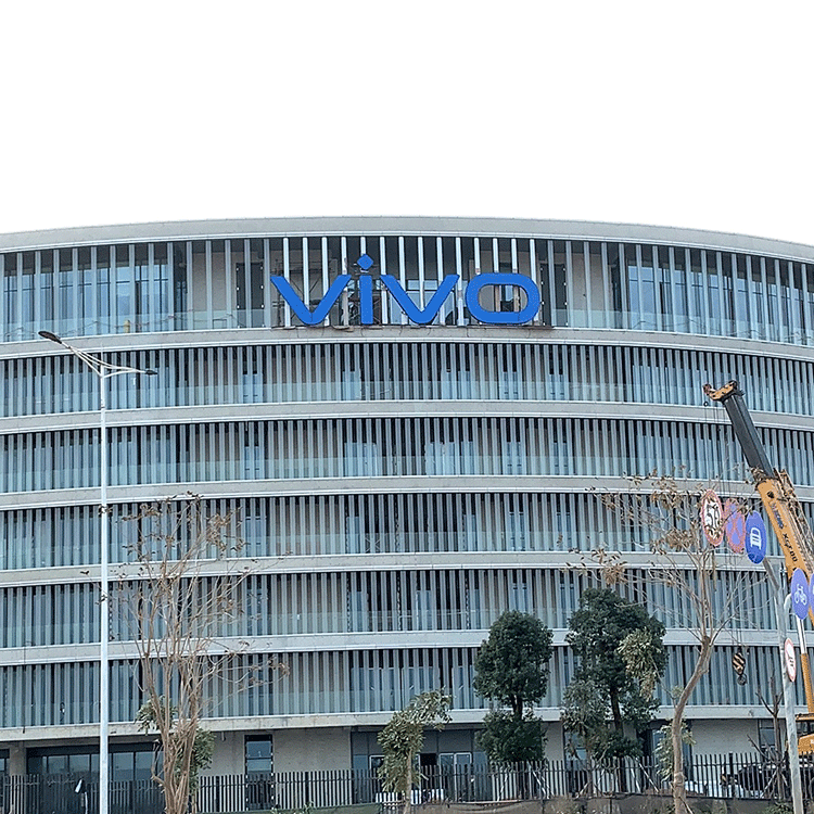 LED亚克力楼顶大字有哪些安装注意事项？